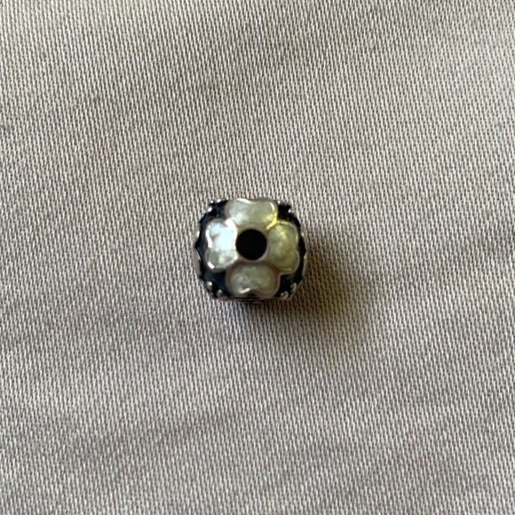 White Flower Pandora Charm - Picture 1 of 1